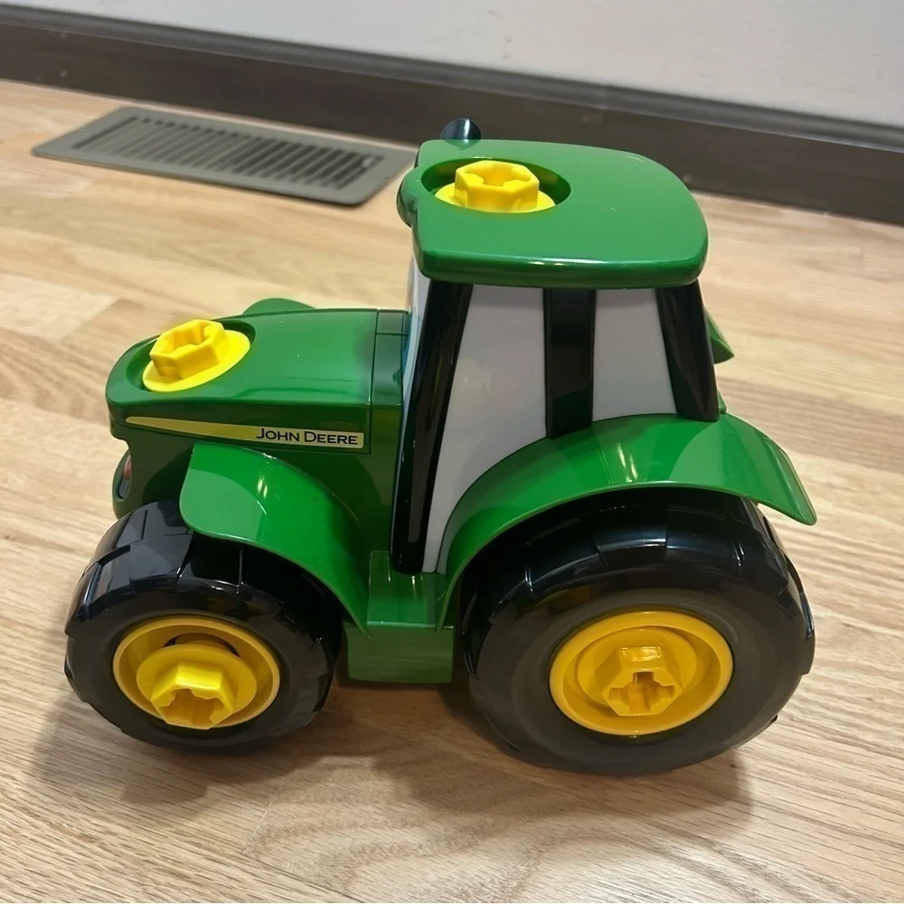 John Deere Build a Johnny Tractor Toy Green Yellow Kids Battery Screwdriver